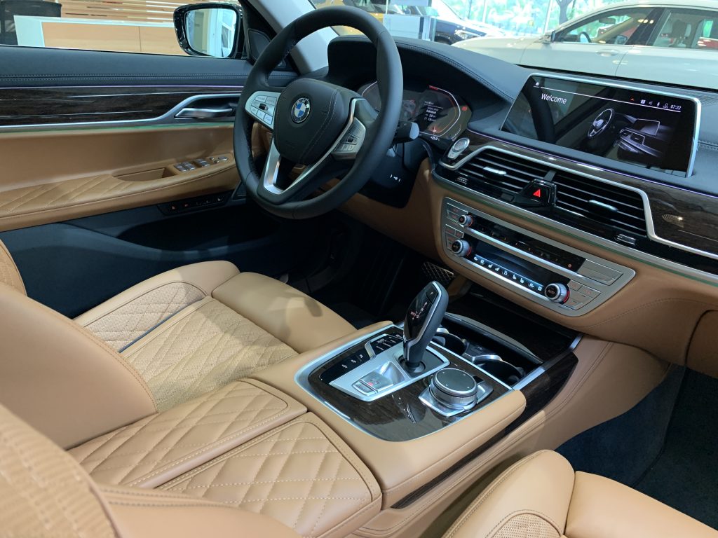 Vô lăng BMW 740Li