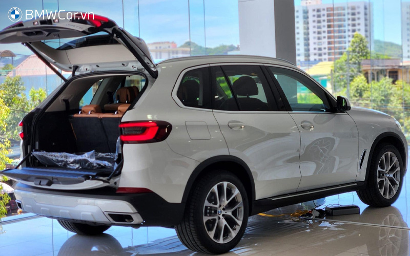 Thiết kế cốp dạng Spilt trên BMW X5